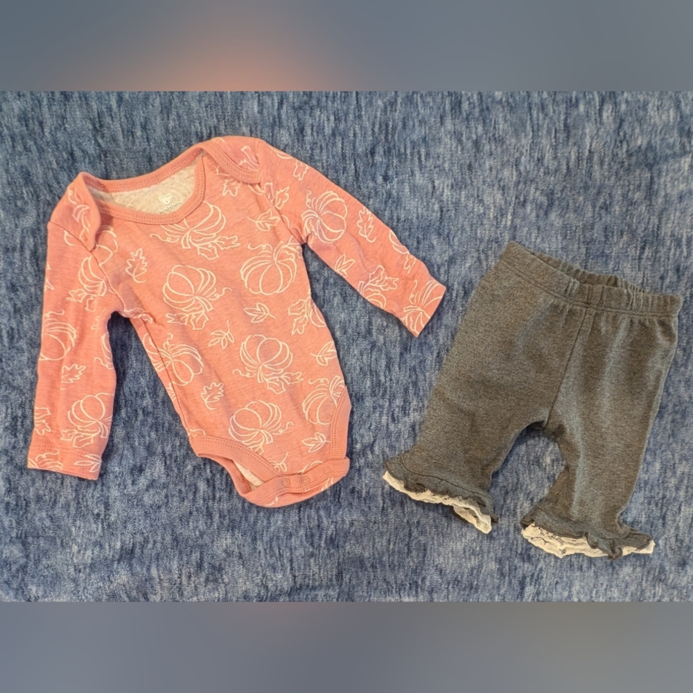 Baby Clothing Set with Heart and Floral Designs - Picture 3 of 3
